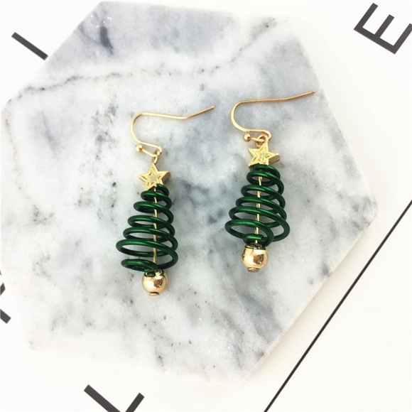 🎄Green Christmas Tree Dangle Earrings with Star - Picture 3 of 9